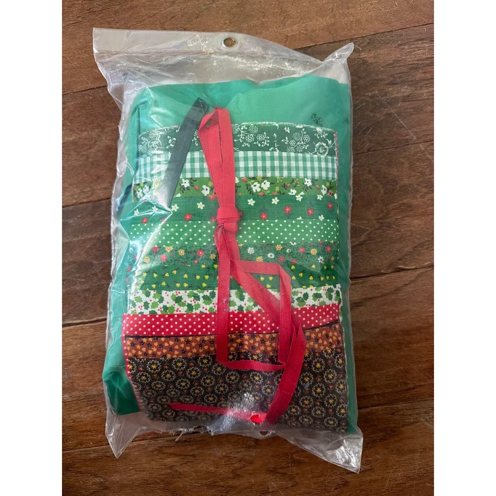 Vintage 1979 Yours Truly Puffy Tree Patchwork Kit Christmas Wall Hanging 21 Inch